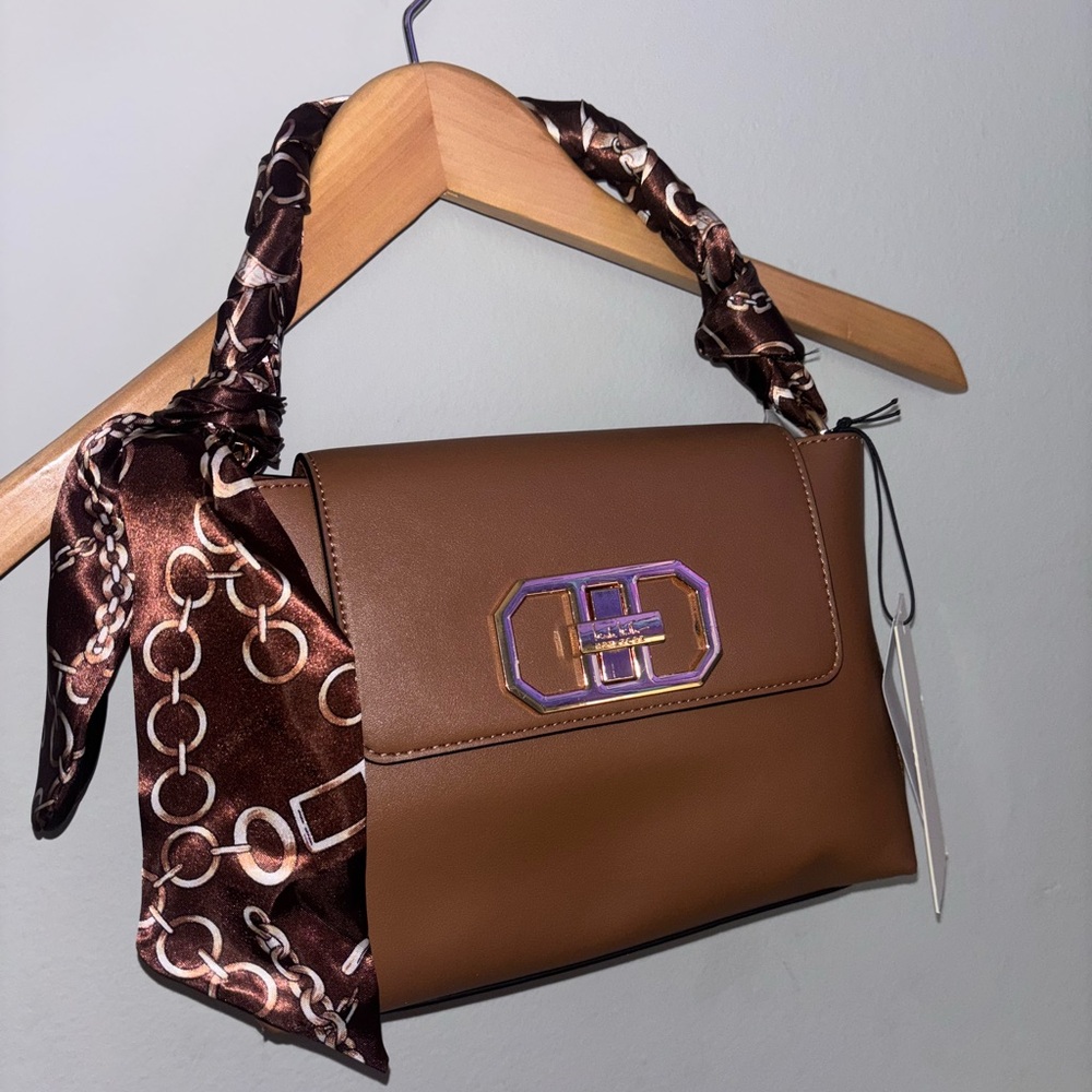 Brown leather shoulder bag with chain detail #leatherbag